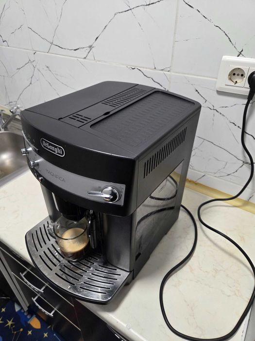 Espressor Automat DeLonghi Magnifica ESAM3000.B Aparat cu Cafea Boabe