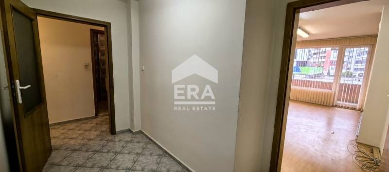 Дава се под наем Тристаен апартамент в Варна, Базар Левски - 120 кв.м за 650 € - Снимка #11