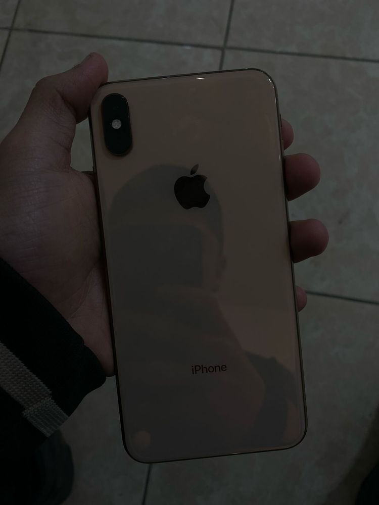 Продам iPhone XS Max