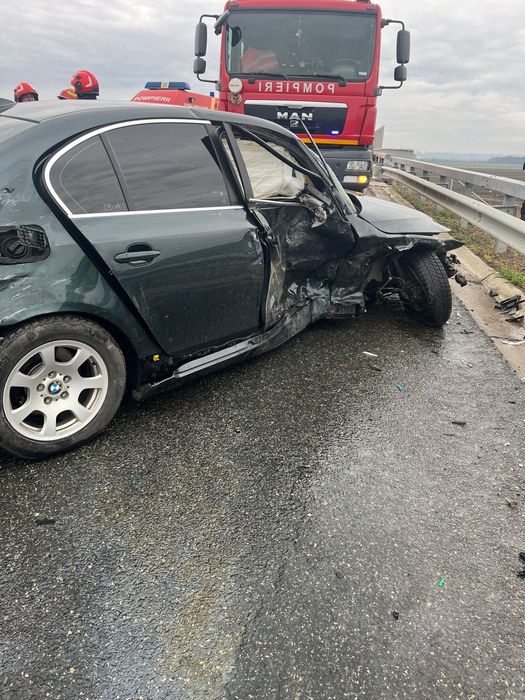 Vand  sau dezmembrez bmw e60 523i