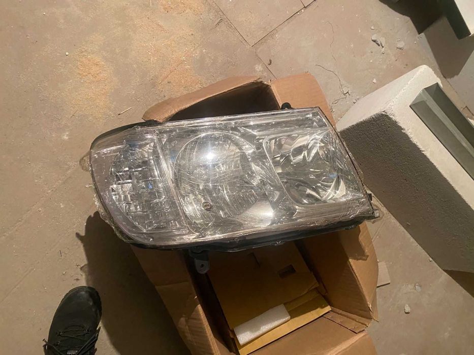 Фара на ланд крузер 100 правая новая