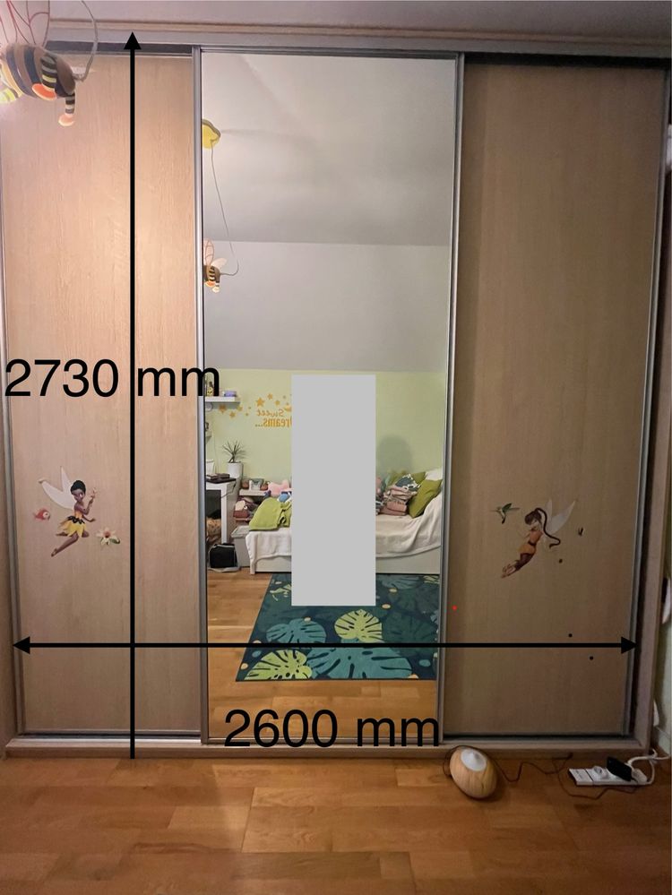 Vand dulap cu usi glisante ideal pentru dormitor inalt