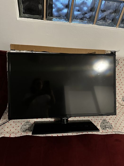 Vand doua televizoare 400 ron