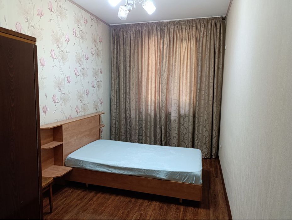 Продаётся 3х комнатная на 1м этаже.Ялангач,Дом Быта,187шк,корзинка.