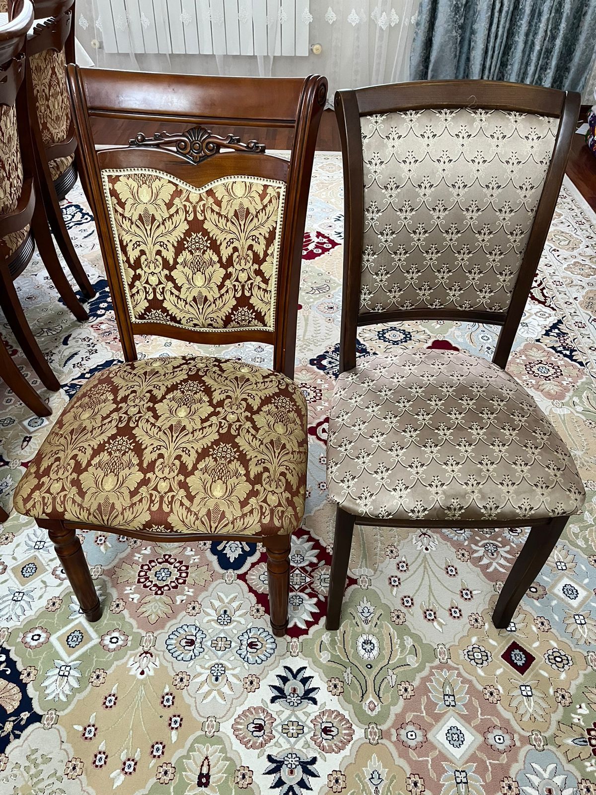 Гостиный стол со стулями