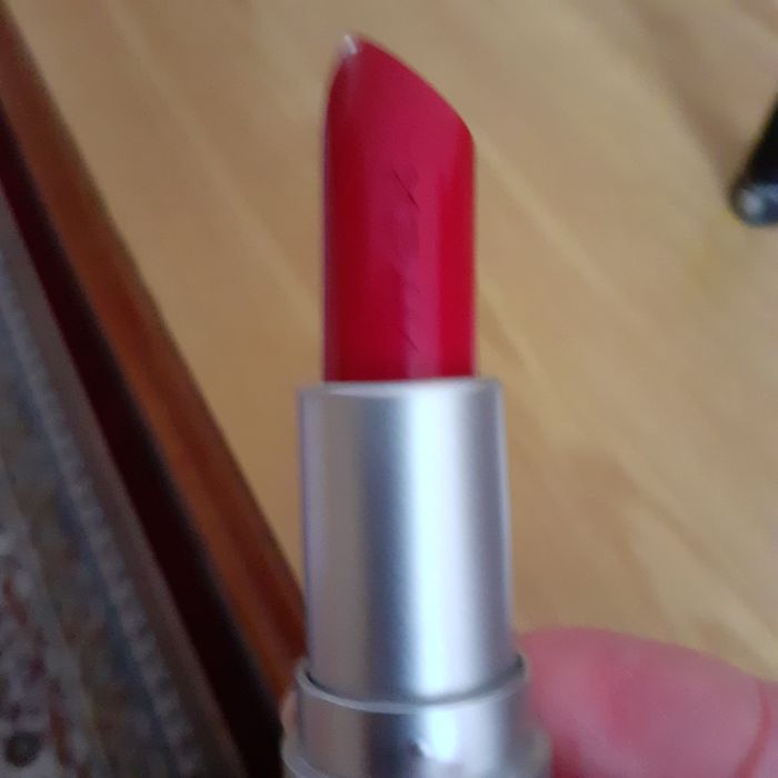 Продам новую помаду и мусс для волос