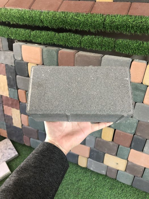 Брусчатка Кирпичик, Ландхаус, Старый Город