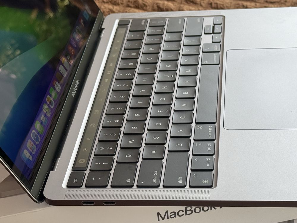 MacBook Pro 13 M1 2022 есть Touch BAR и Touch ID 8/256 макбук Про М1