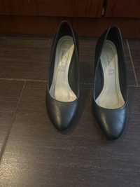 Дамски официални обувки размер 37