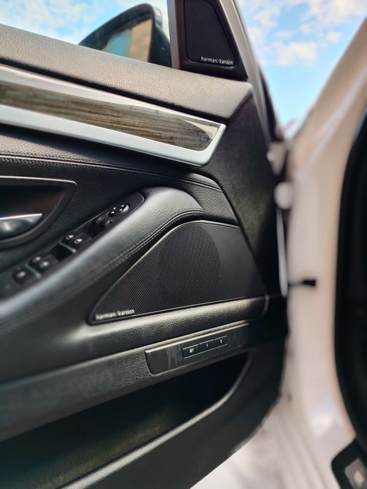 BMW seria 5.   Xdrive.   4 butoane