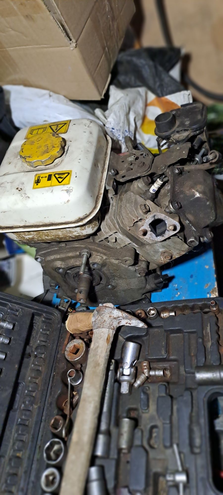 Reparati motoare de 6 cai Dezmembrez  și repar