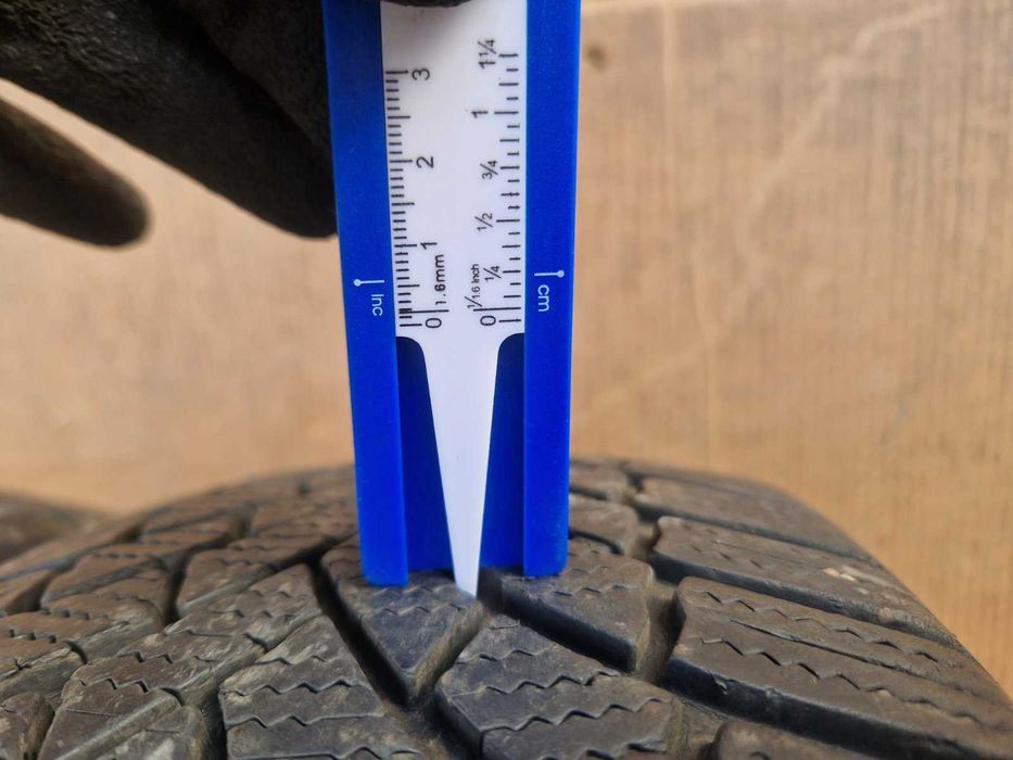 2 Bridgestone R17 235/60
Зимни гуми 
DOT3421