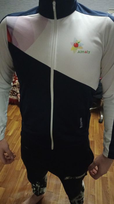 Костюм  спортивный