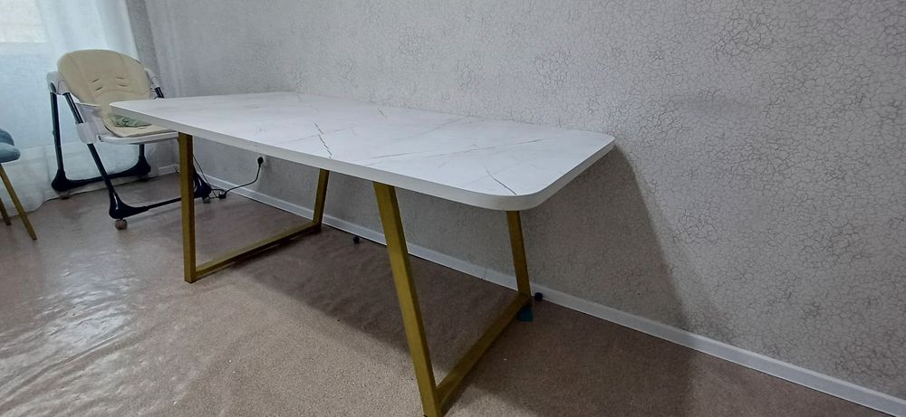 Продается  стол.