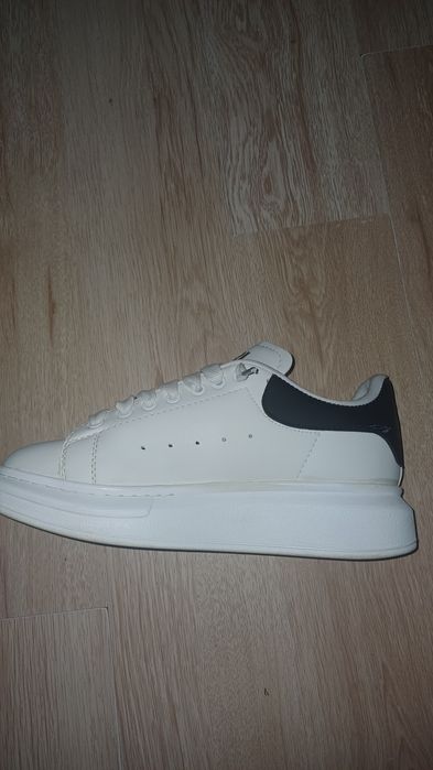 Adidasi Karl Legerfeld