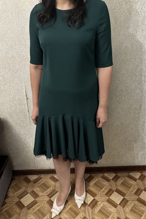 зеленое женское платье
