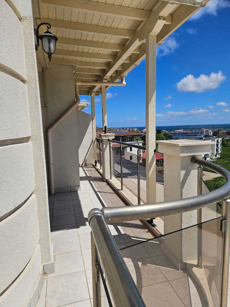Продава се Тристаен апартамент в Созопол - 159 кв.м за 1101 €/кв.м - Снимка #1
