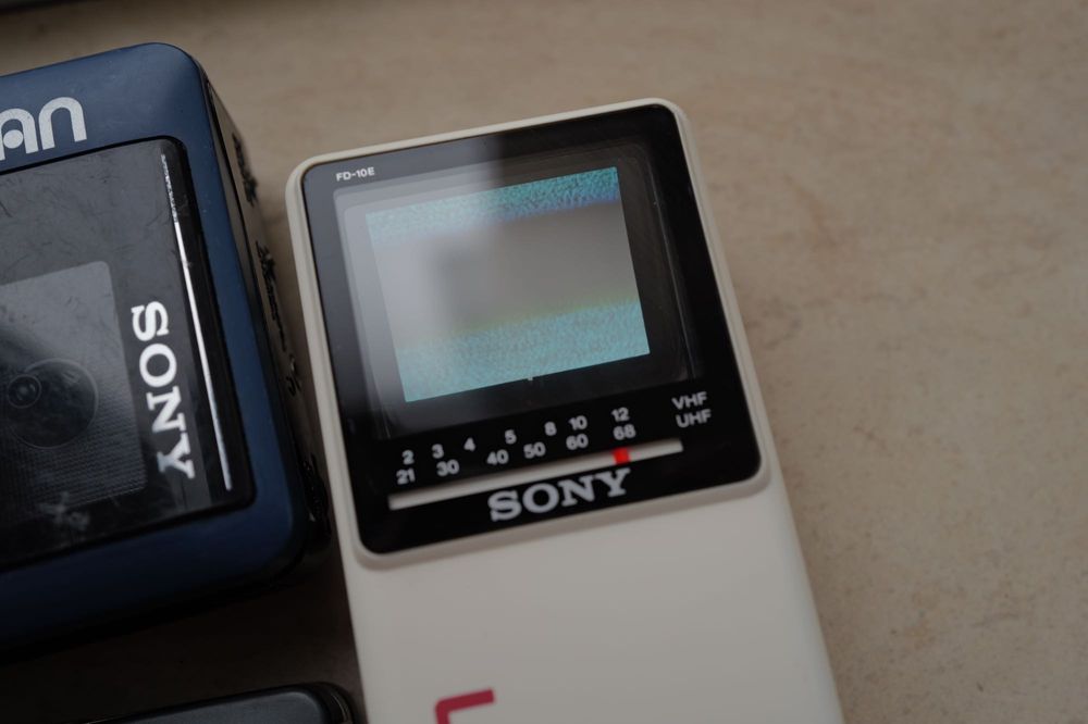 Vand trei Sony Walkman Wm FX511 si B39 plus TV Watchman FD-10E