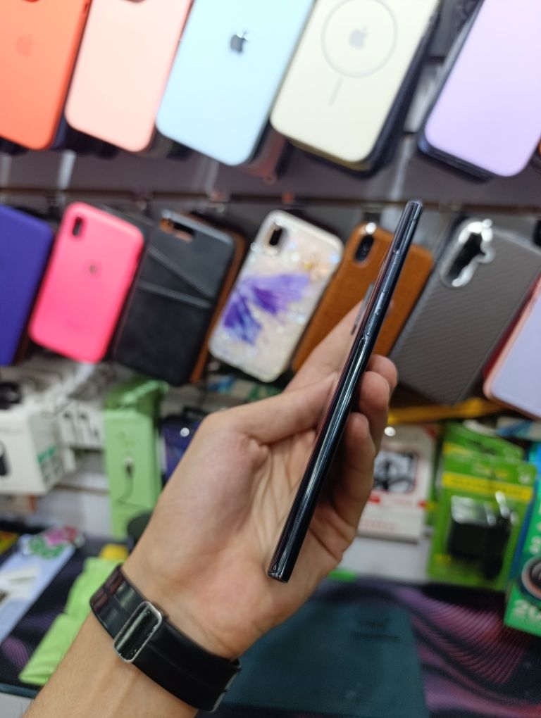 Samsung Note 10+ 12/512 ideal