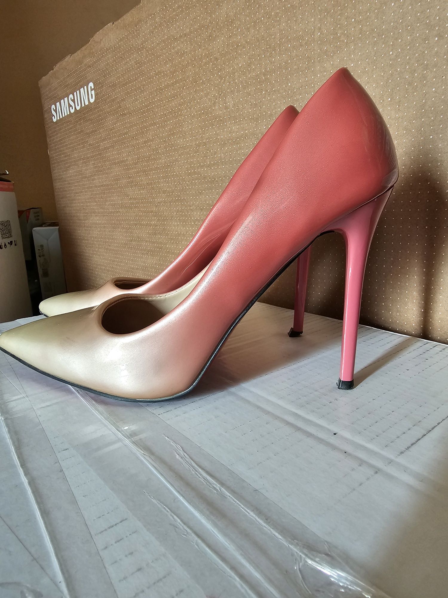 Pantofi eleganți stiletto