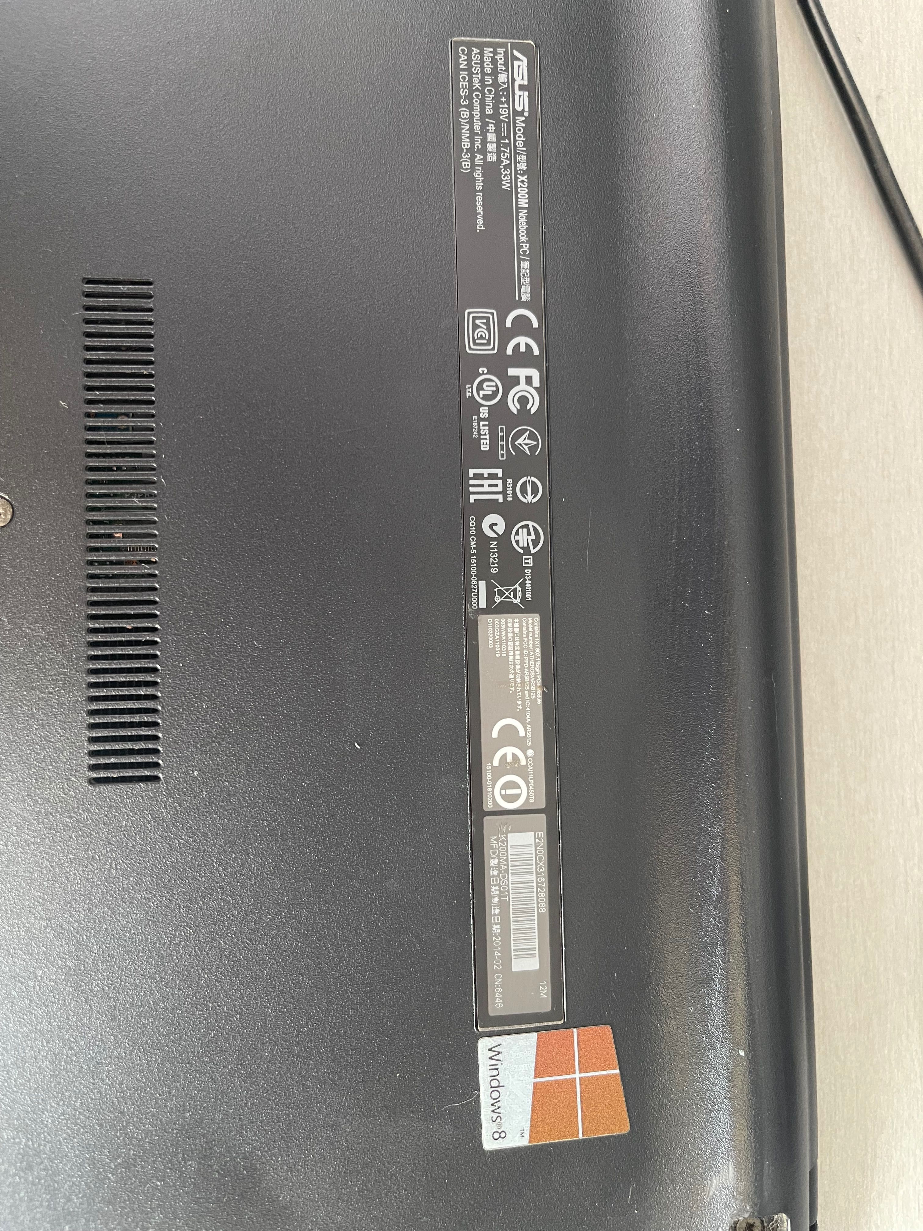 Лаптоп Asus X200M с тъчскрийн