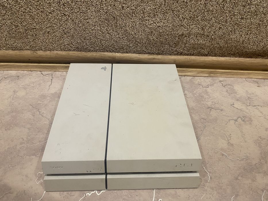 PS4 500 GB-отличное состояние