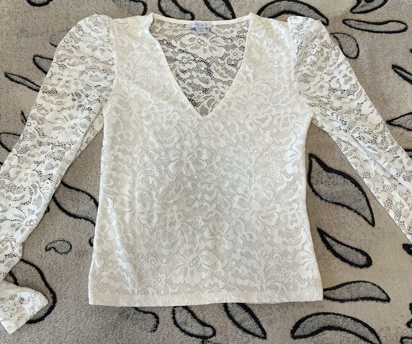 Белая кружевная блузка