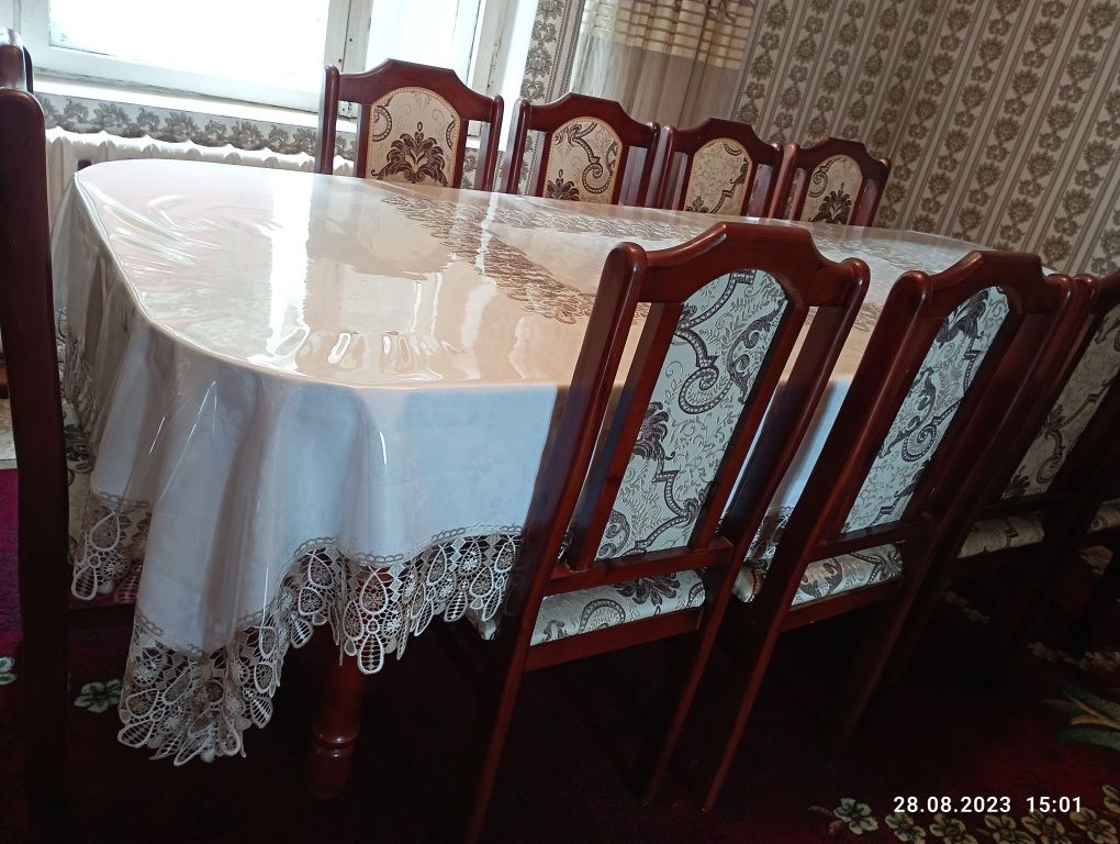 Срочно продам стол и стулья. С
