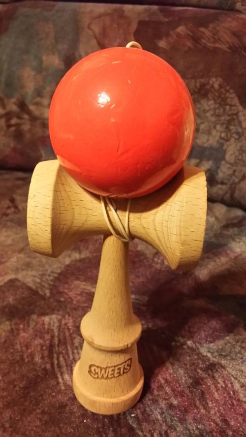 Joc de Indemanare Kendama Sweets Prime Solid Gold Red