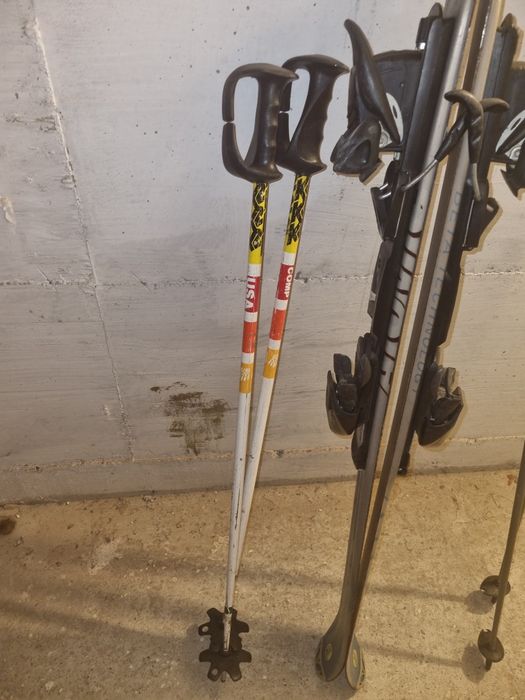 Vand skiuri si bețe