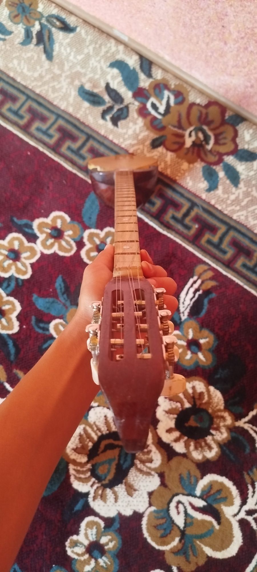 Rubob srochno sotiladi (oʻquvchilar uchun)