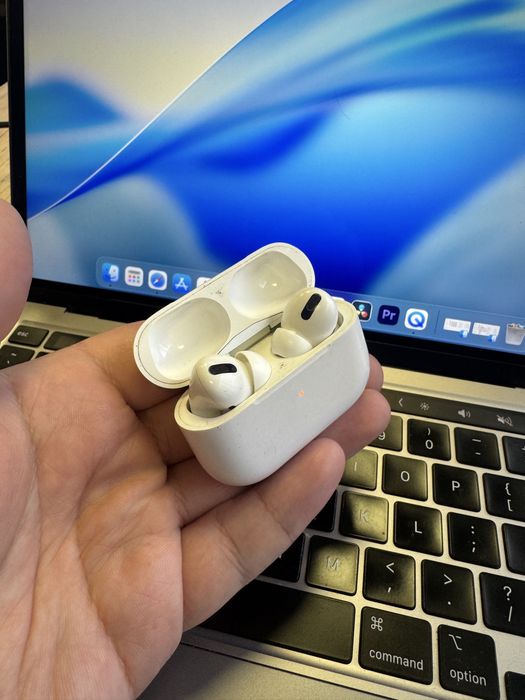 Продам AirPods pro срочно
