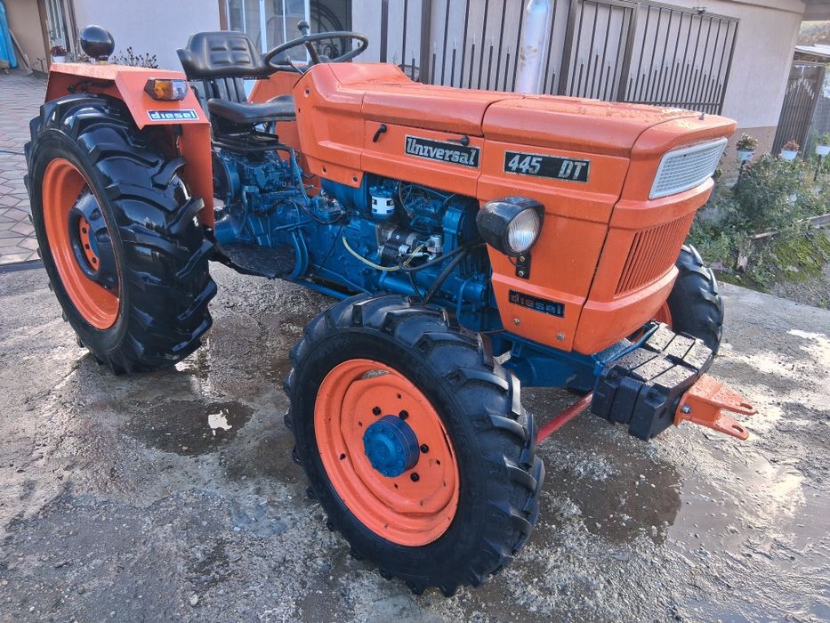Tractor universal 445 DT