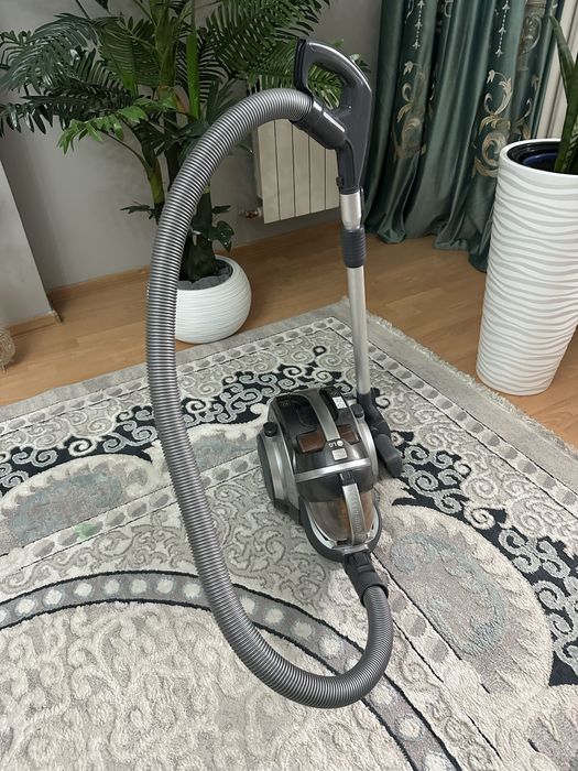 Продам пылесос LG