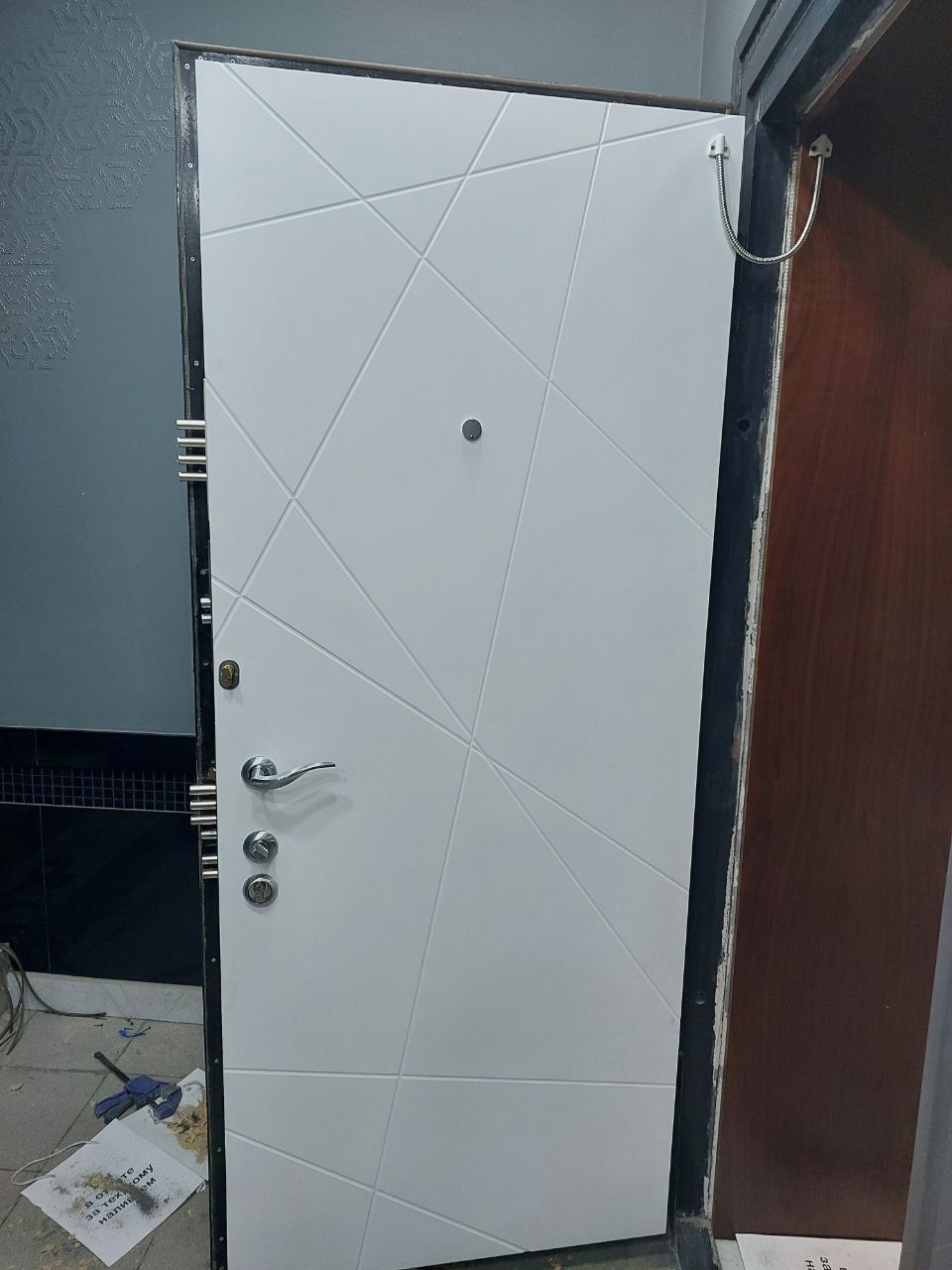 Реставрация металлически двери обшивка из МДФ, Шпон