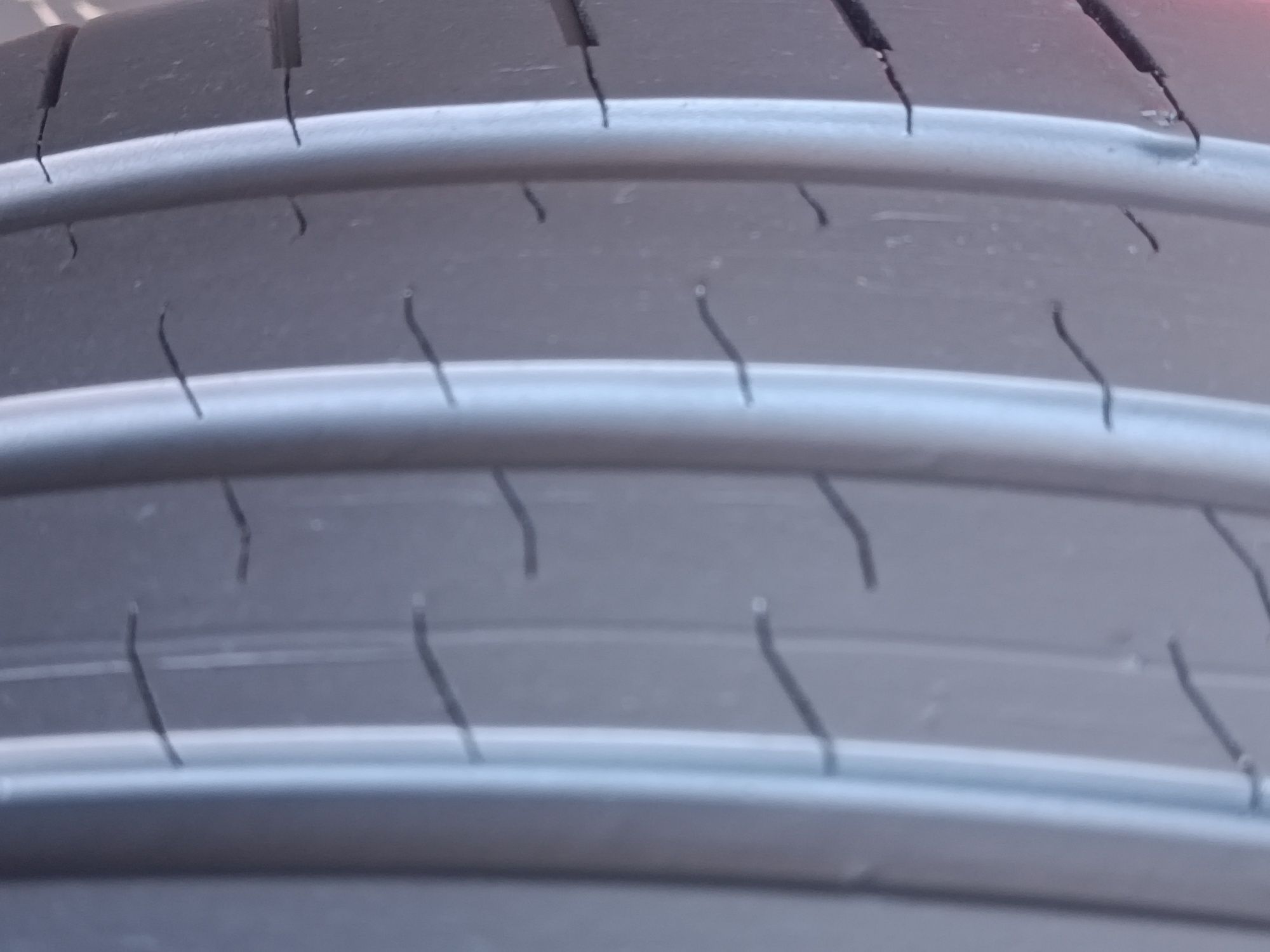 245/40/17 Bridgestone Дот 1223