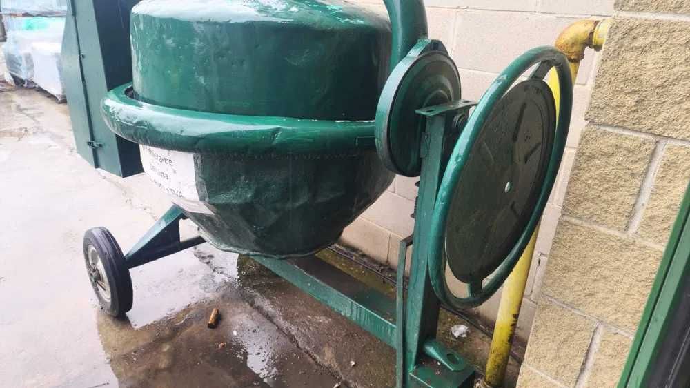 Betoniera pe benzina