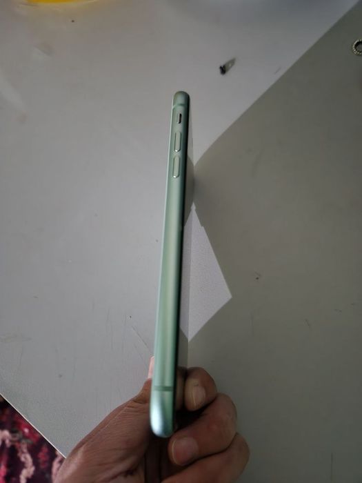 Ayfon 11 ochilmagan ayolim ishlatadi.yaxshi petnolari yuq