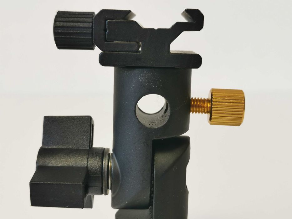 Neewer Type E (9638) държач за светкавица и чадър