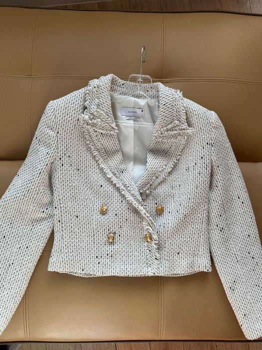 Кроп сако от букле със златни копчета Reserved