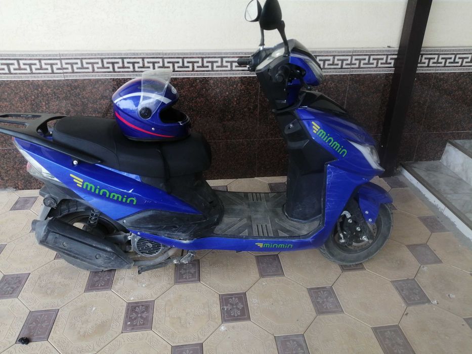 Продам мопед М8 бензиновый