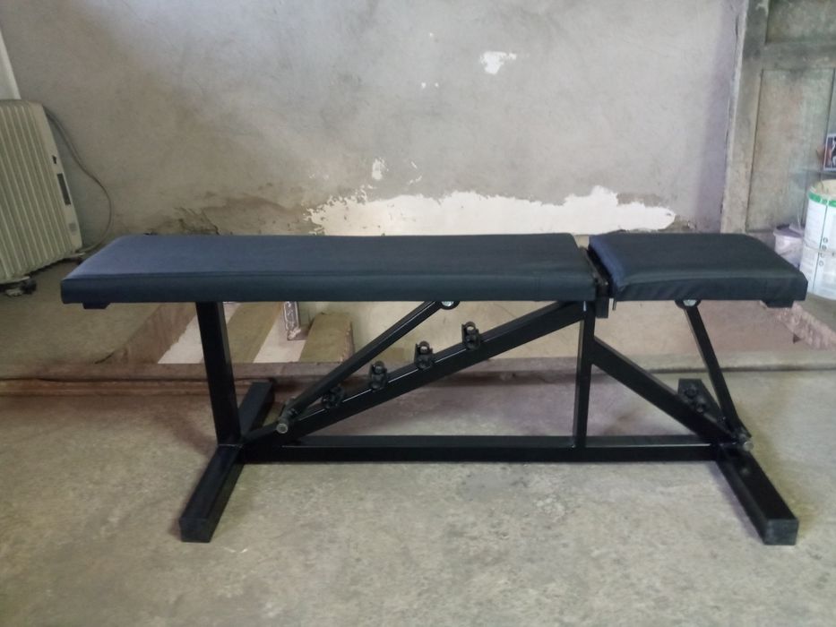 Скамья для жима лёжа.