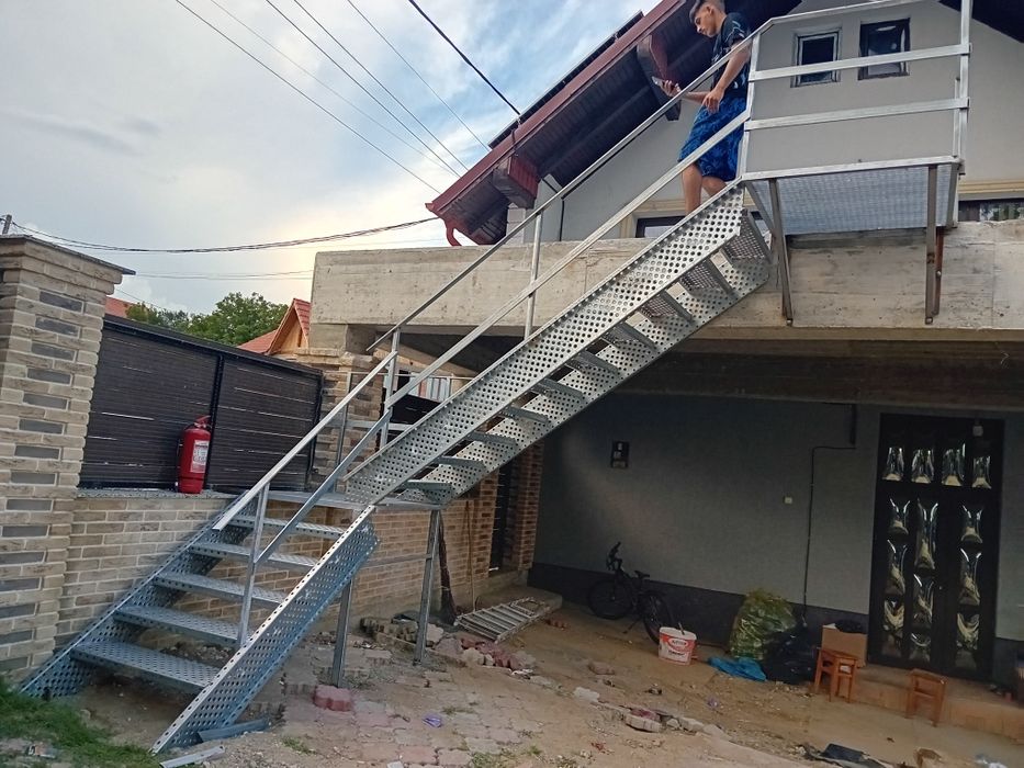 Scara metalica zincata de exterior