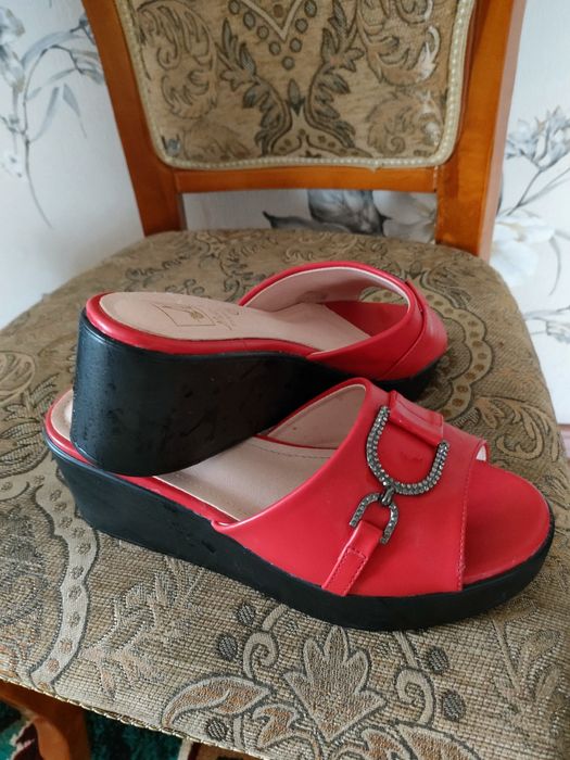 Басоножки  красного цвета