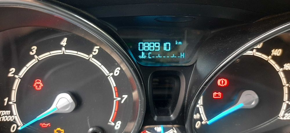 Ford Fiesta 2015 benzina 1.0 l  100 cp  88910 km. Unic proprietar