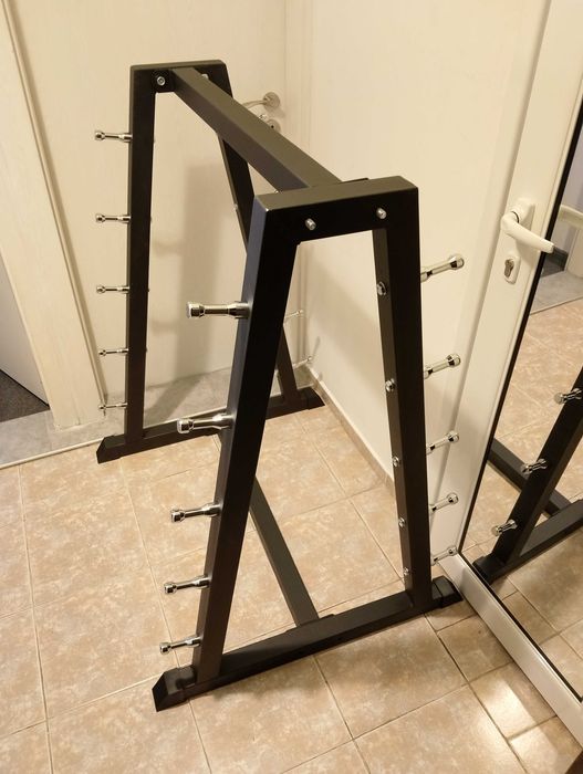 Продавам стойка за лостове тип пирамида