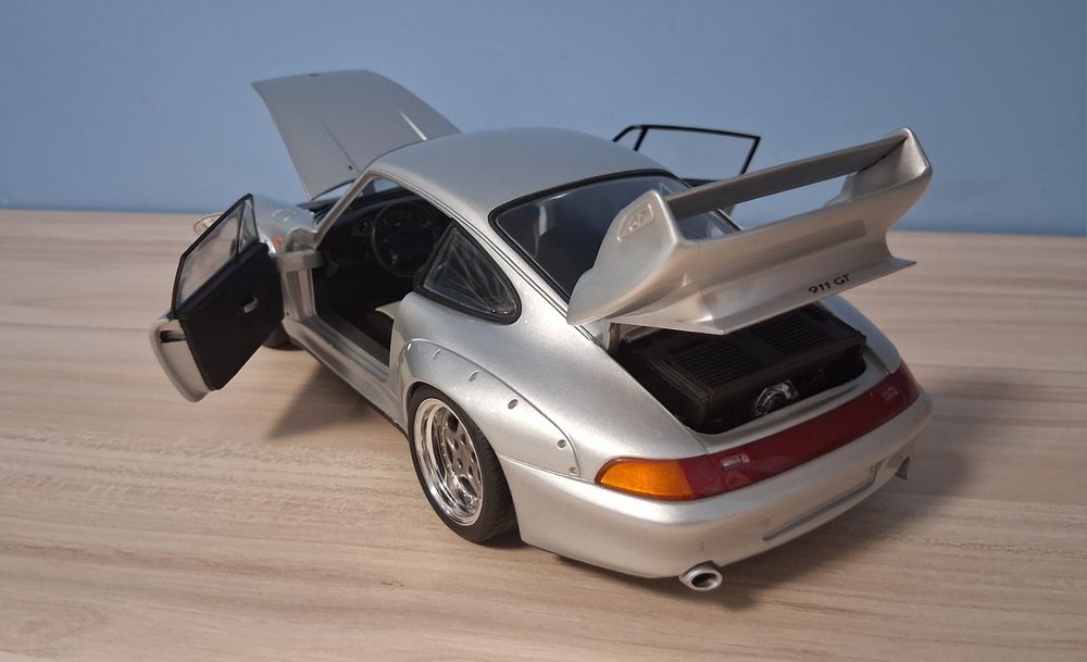 Porsche 911 GT 1:18 UT model
