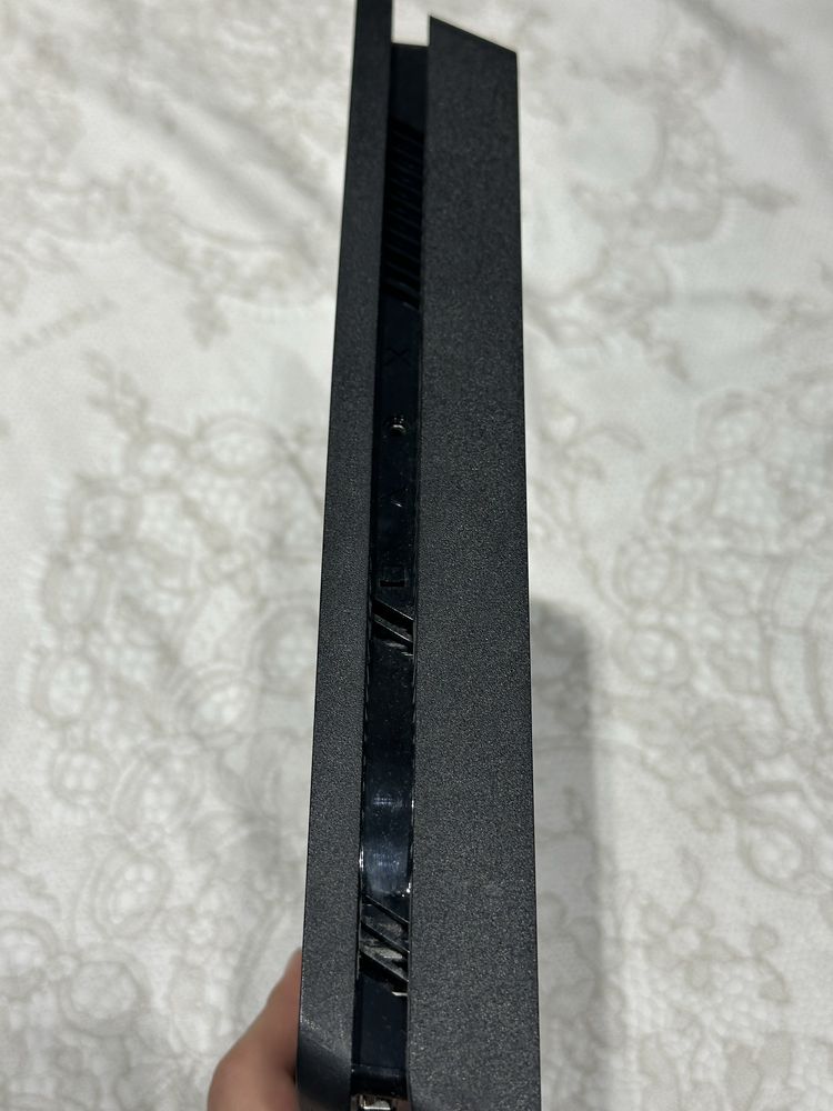 Продается Отличный PS 4 Slim 1Tera