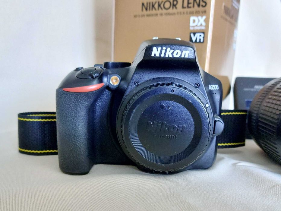 Фотоапарат Nikon D3500 + AF-S DX NIKKOR 18-105mm f/3.5-5.6G ED VR