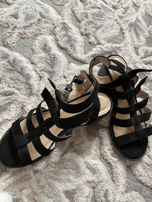 Sandale noi. Marime 37